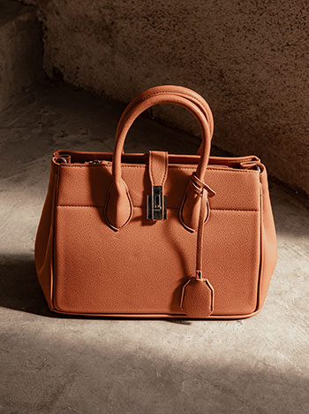 Handbag with detachable shoulder strap in tobacco