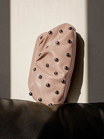 Τσάντα clutch δερματίνη με τρουκς σε μπεζ