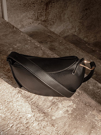 Τσάντα χιαστί με διακοσμητική σούρα σε μαύρο