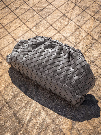 Τσάντα clutch με πλέξη σε γκρι σκούρο