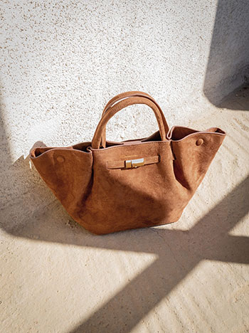 Τσάντα χειρός με σουέντ όψη και αγκράφα σε ταμπά