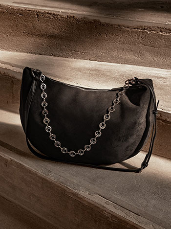 Τσάντα ώμου με σουέντ όψη σε μαύρο