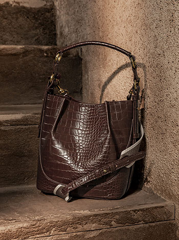 Τσάντα πουγκί ώμου κροκό σε καφέ σκούρο