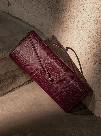 Clutch bag in snake print in wine red