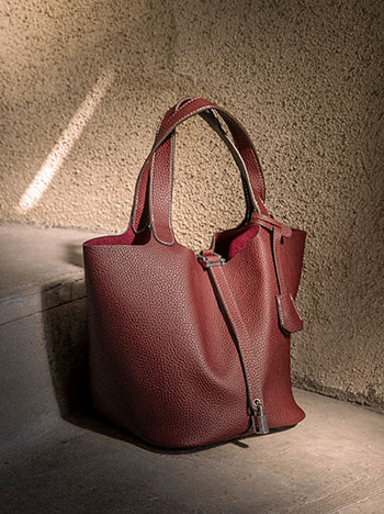 Τσάντα δερματίνης με εσωτερικό νεσεσέρ σε μπορντό