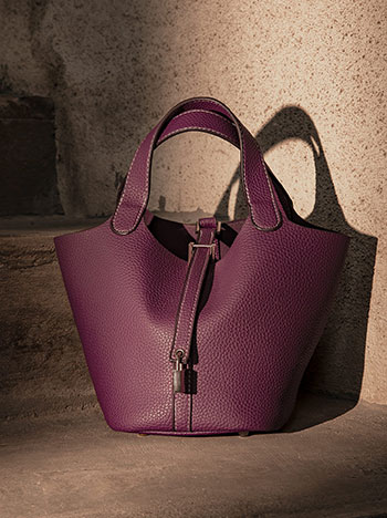 Bag with padlock closure in purple
