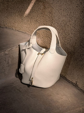 Bag with padlock closure in off white