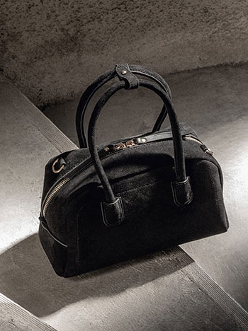 Τσάντα χειρός με σουέντ όψη σε μαύρο