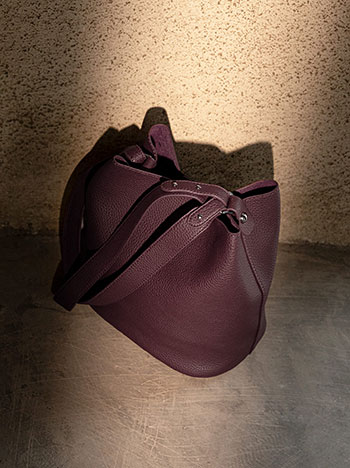 Τσάντα ώμου με διπλό λουρί σε μπορντό σκούρο