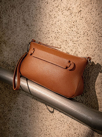 Τσαντάκι με ενσωματωμένη λαβή σε ταμπά