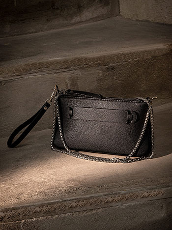Bag with built-in handle in black