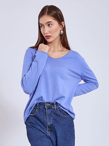 Sweater with raw details in blue