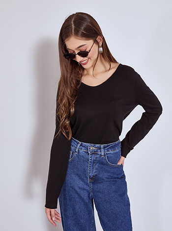 Sweater with raw details in black