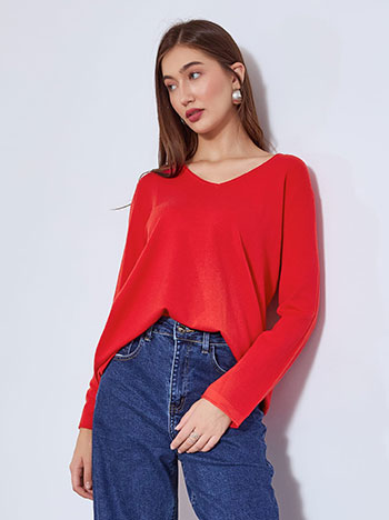Sweater with raw details in red