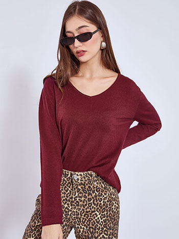 Sweater with raw details in wine red