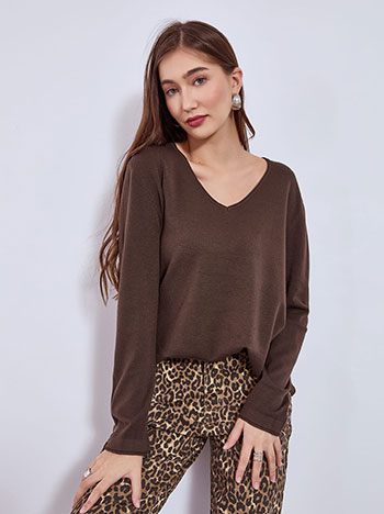 Πουλόβερ με αφινίριστες λεπτομέρειες σε καφέ σκούρο