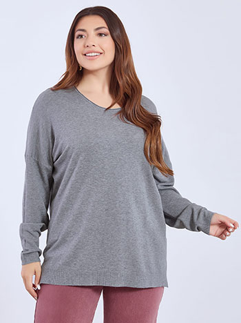 Sweater with raw hemline in grey