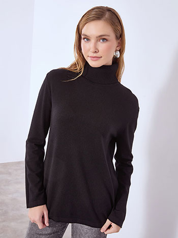 Turtleneck long with raw hemline in black