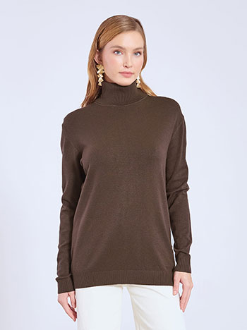 Turtleneck monochrome in dark brown