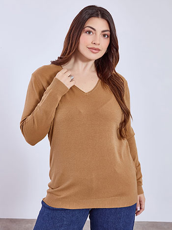 Sweater with ribbed details in camel