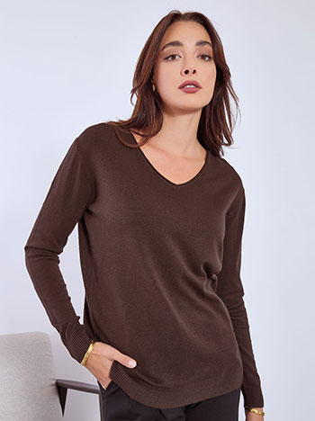 Πουλόβερ με ριπ λεπτομέρειες σε καφέ σκούρο