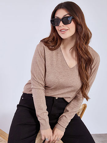Sweater with ribbed details in light brown