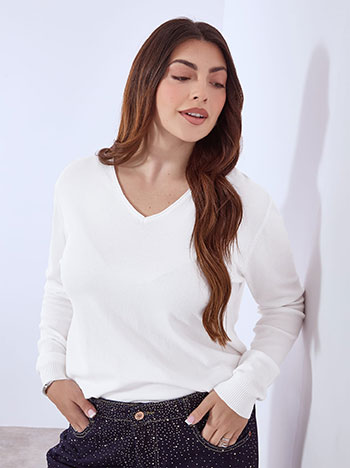 Πουλόβερ με ριπ λεπτομέρειες σε εκρού