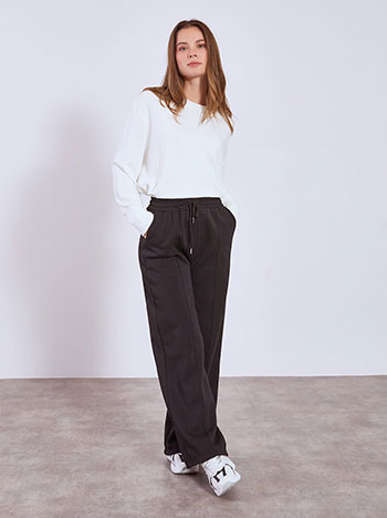 Φόρμα με διακοσμητικές ραφές σε μαύρο