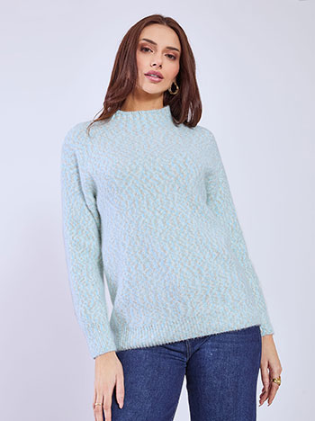 Sweater patterned in aquamarine