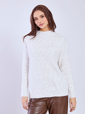 Sweater patterned in light brown