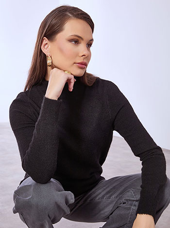 Πουλόβερ μονόχρωμο σε μαύρο