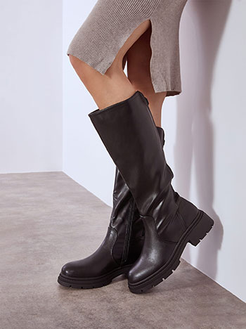 Μπότες δερματίνης με στρογγυλή μύτη σε μαύρο