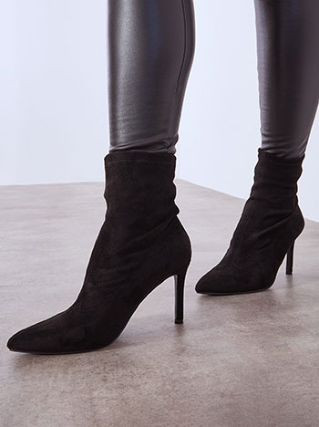 Ankle boots with heels in black