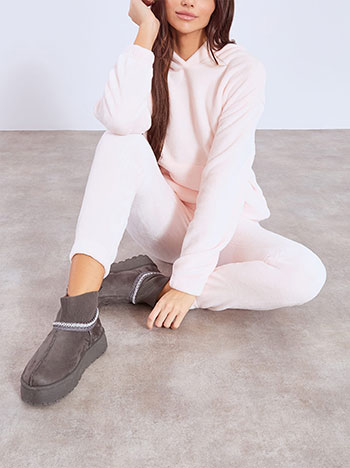 Μποτάκι με σουέντ όψη σε γκρι