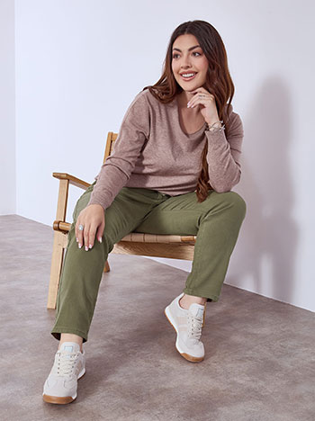 Jeans mom fit in khaki