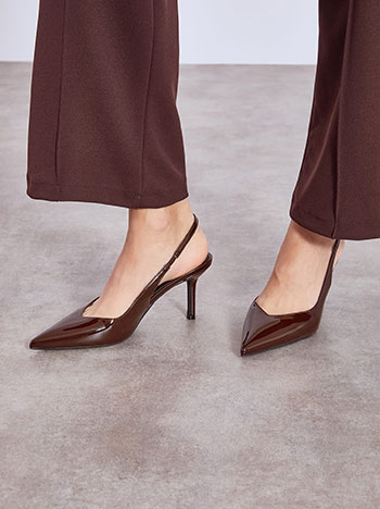 Γόβες slingback λουστρίνι σε καφέ