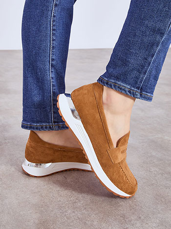 Μοκασίνι με σουέντ όψη σε καφέ