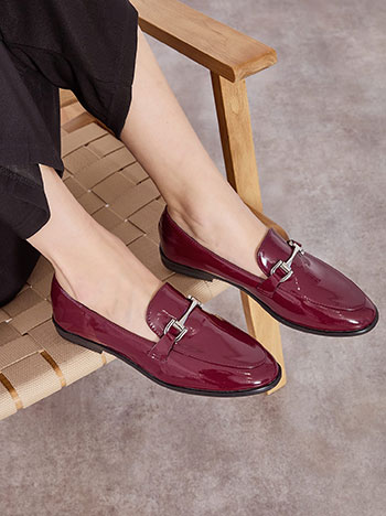 Shoes patent with buckle in wine red