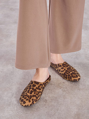 Mules flat suede like in brown