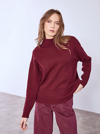 Πουλόβερ με διακοσμητική ραφή σε μπορντό