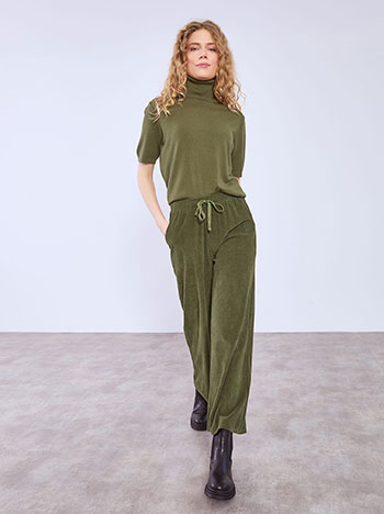 Παντελόνι κοτλέ σε ίσια γραμμή σε χακί