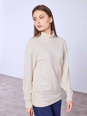 Turtleneck with ribbed details in light beige
