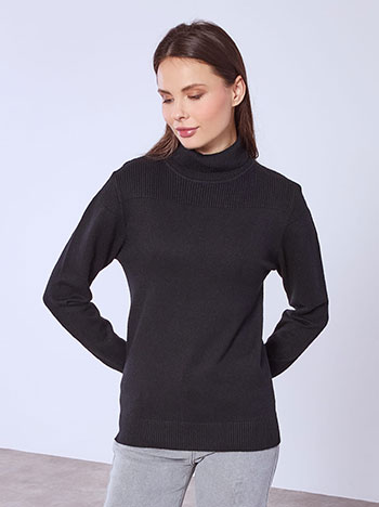 Turtleneck with ribbed details in black