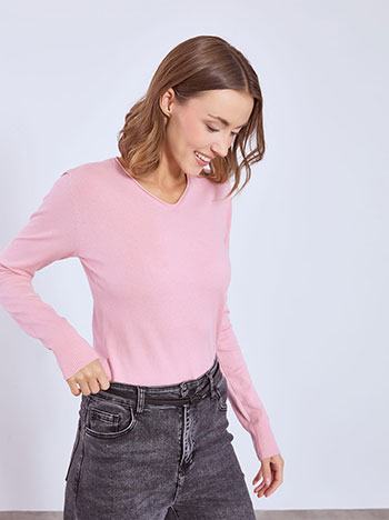 Sweater with V neckline in pink