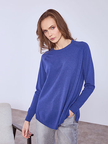Sweater with side slits in blue