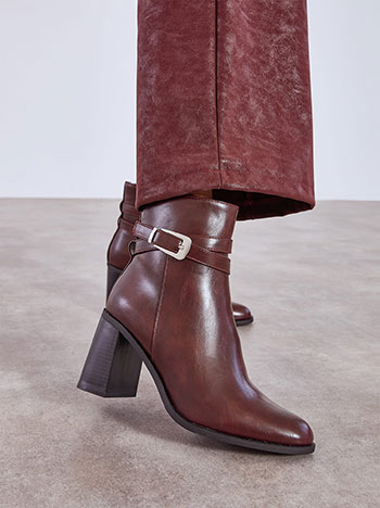 Boots leather effect with buckle in wine red