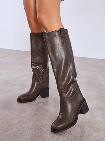 Μπότες με τετράγωνο τακούνι σε καφέ