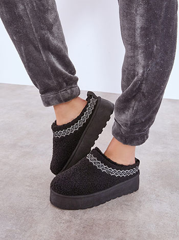 Παπούτσια μπουκλέ με κέντημα σε μαύρο