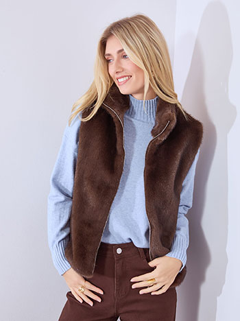 Vest with fur sleeveless in brown