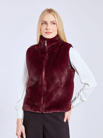 Vest with fur sleeveless in wine red